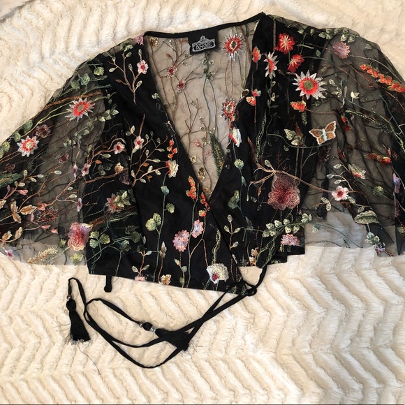 Sheer-black, flower-detailed cross crop top - Picture 4 of 5